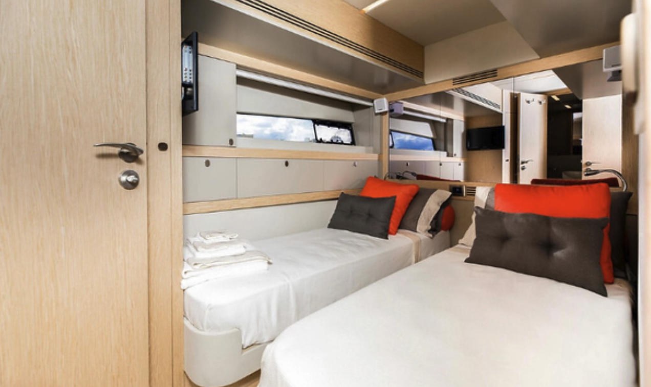 80ft Numarine with Jacuzzi