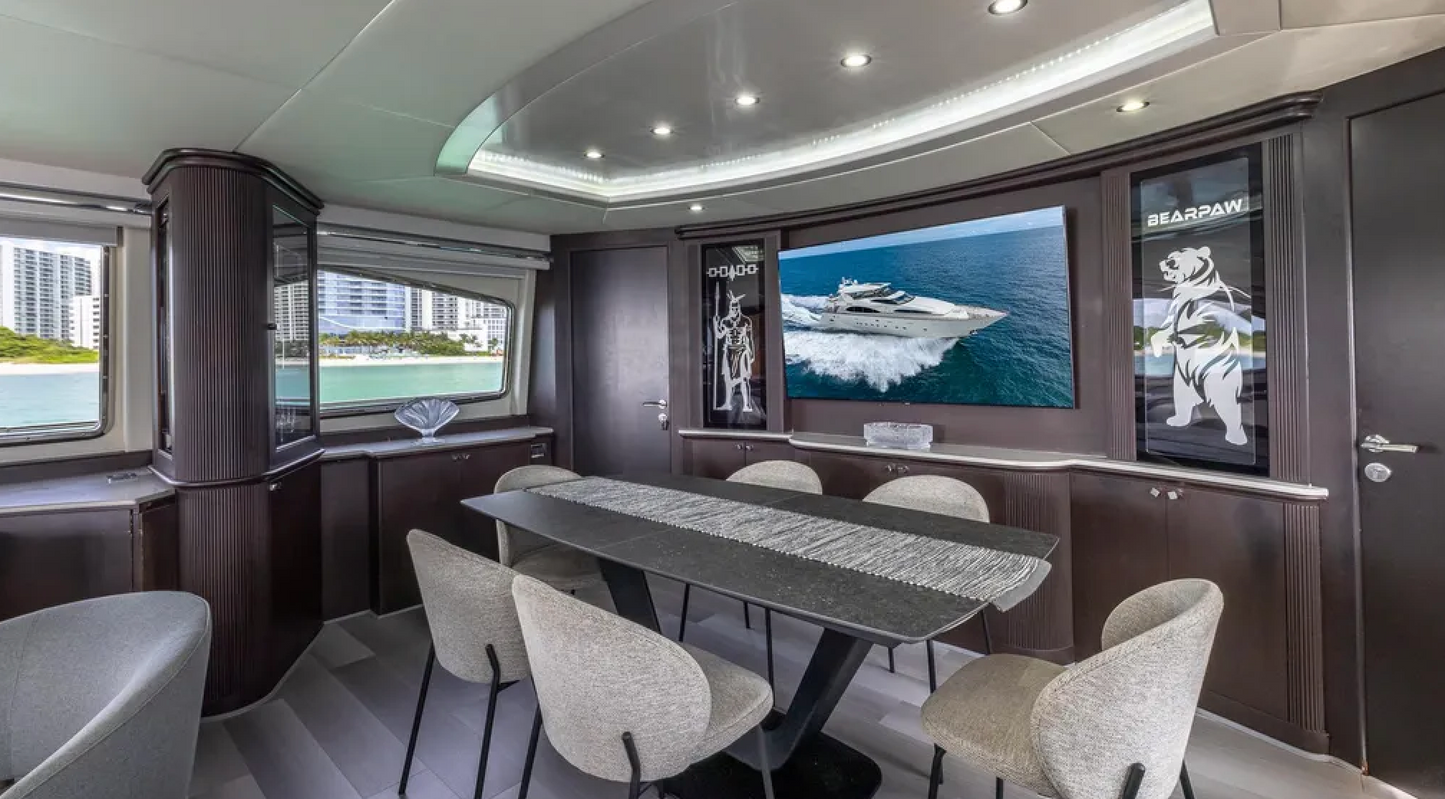 105ft Azimut with Jacuzzi (1)