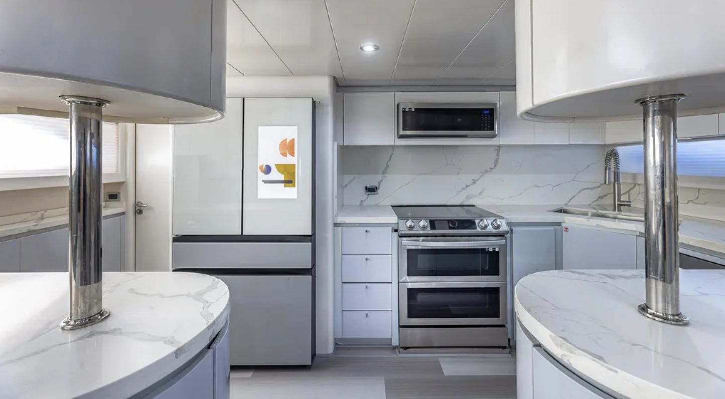 105ft Azimut with Jacuzzi (1)