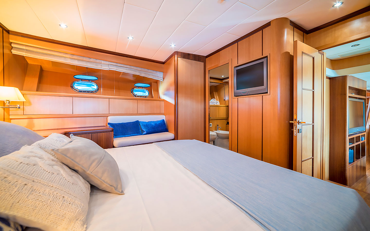 75ft Mangusta