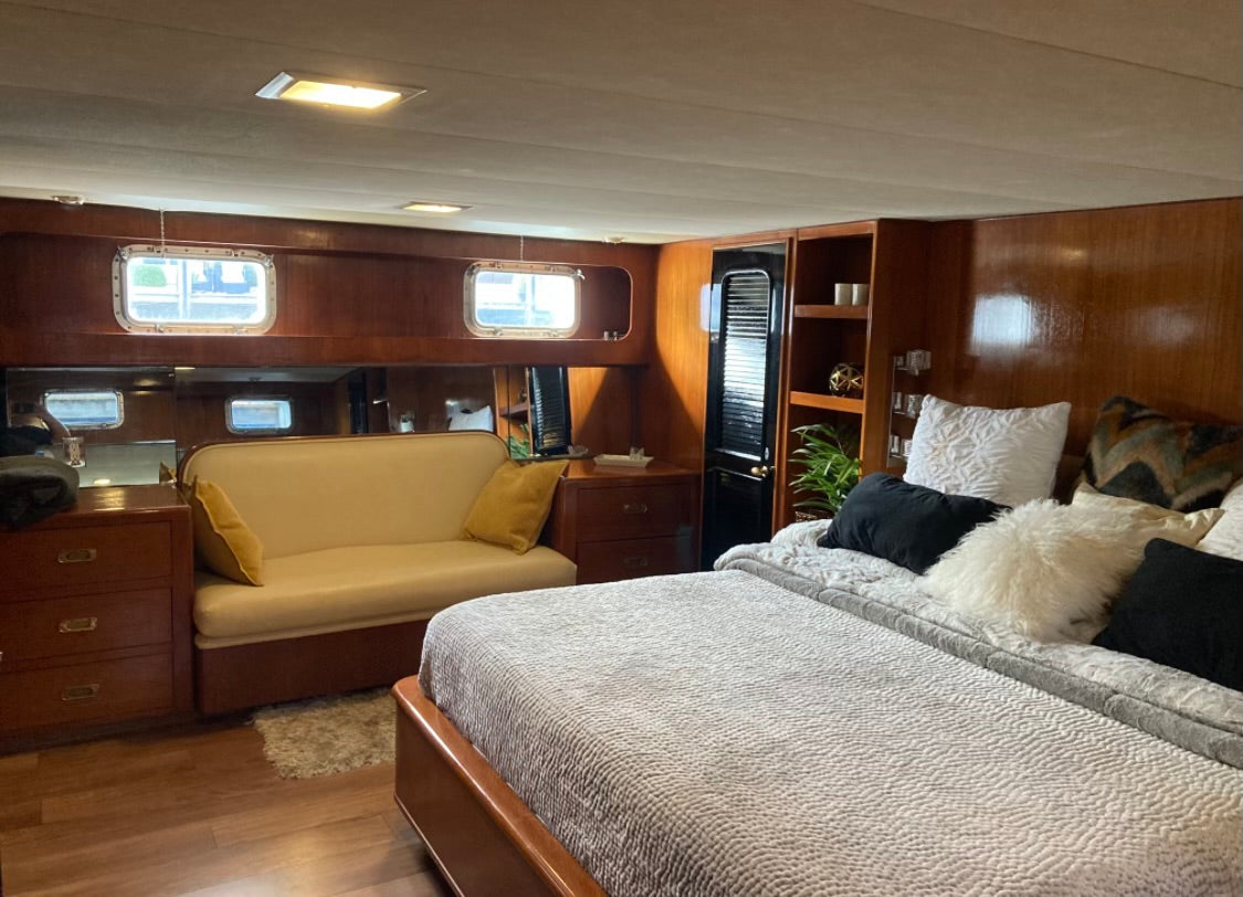 100ft Broward with Jacuzzi