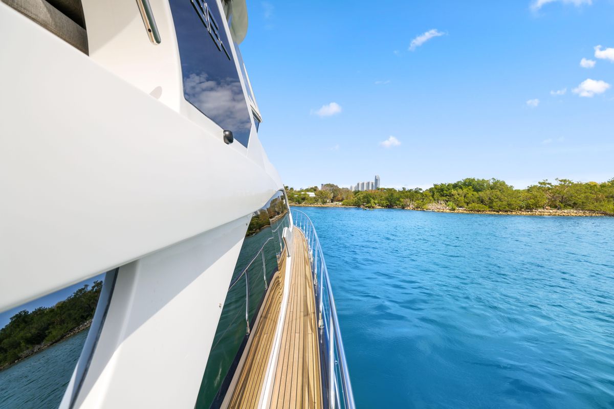 66ft Azimut