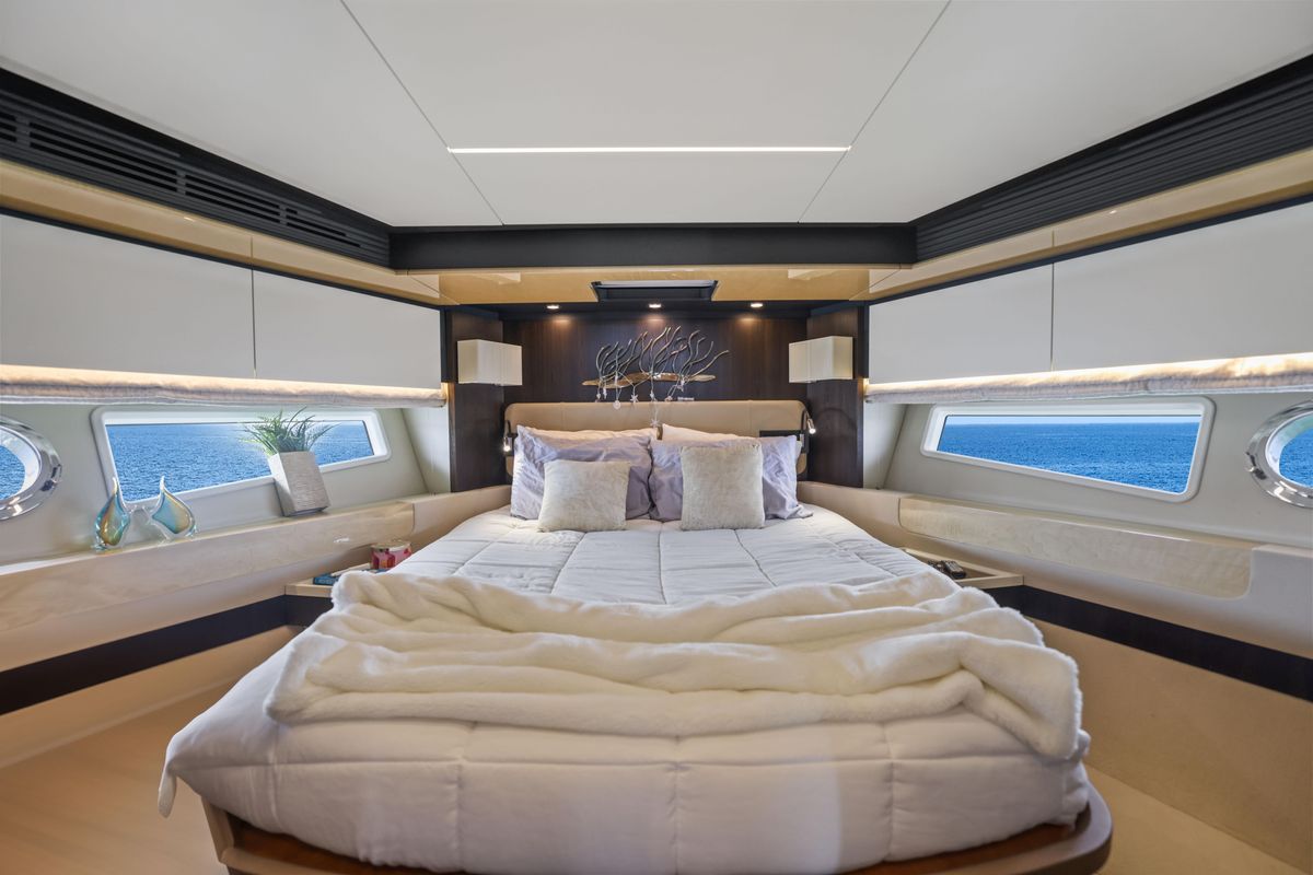 66ft Azimut