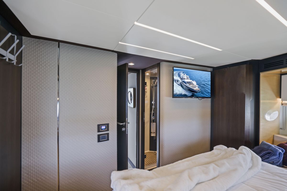 66ft Azimut