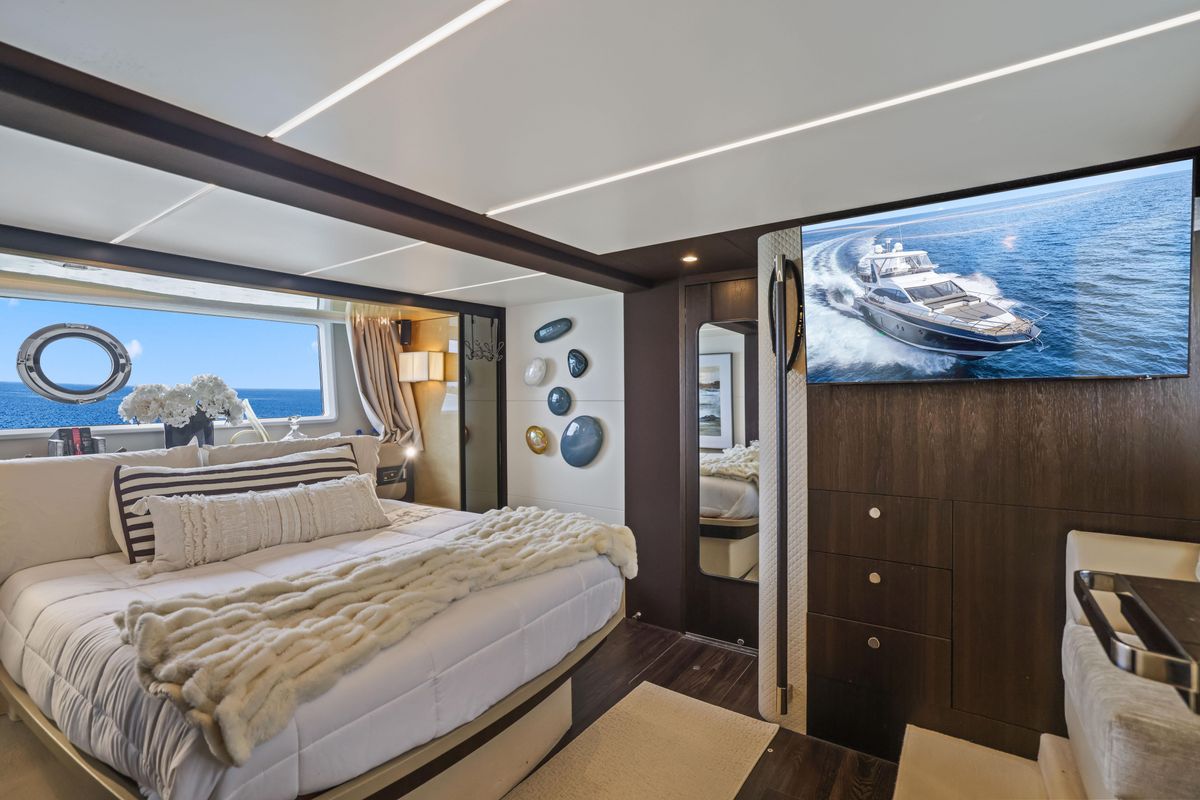 66ft Azimut