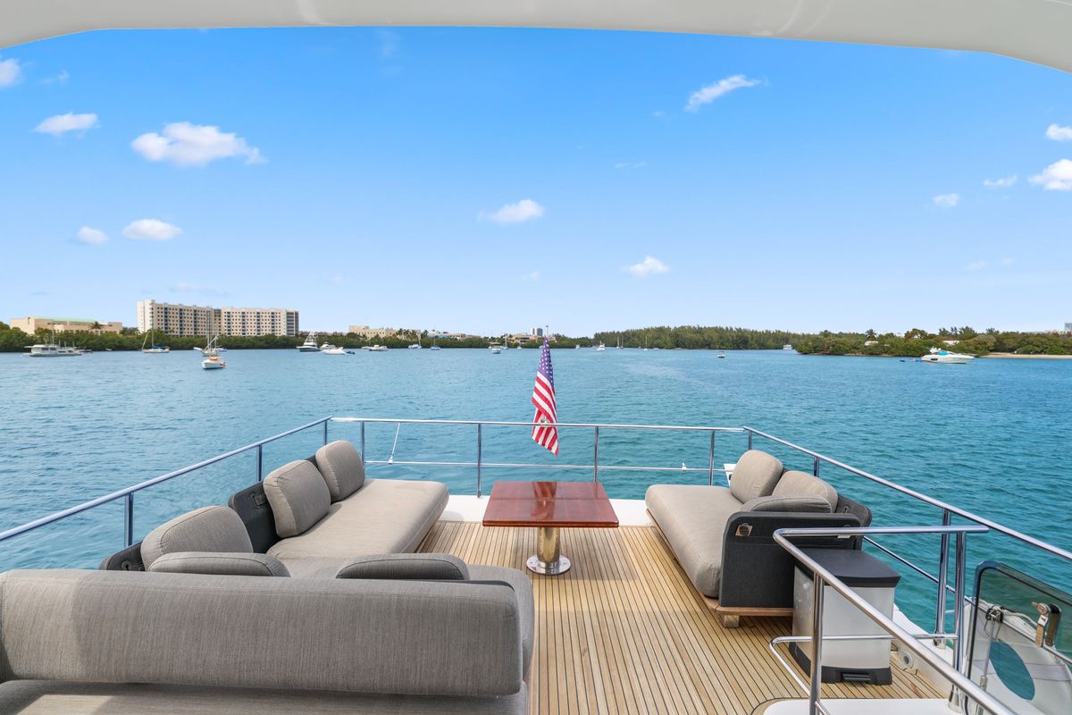 66ft Azimut