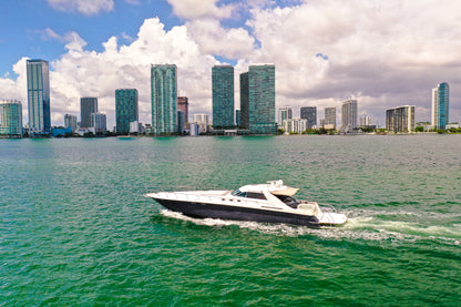 70ft Searay with Jacuzzi