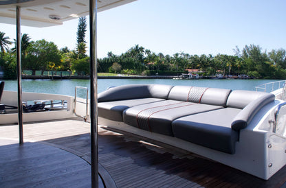 105ft Azimut with Jacuzzi (2)