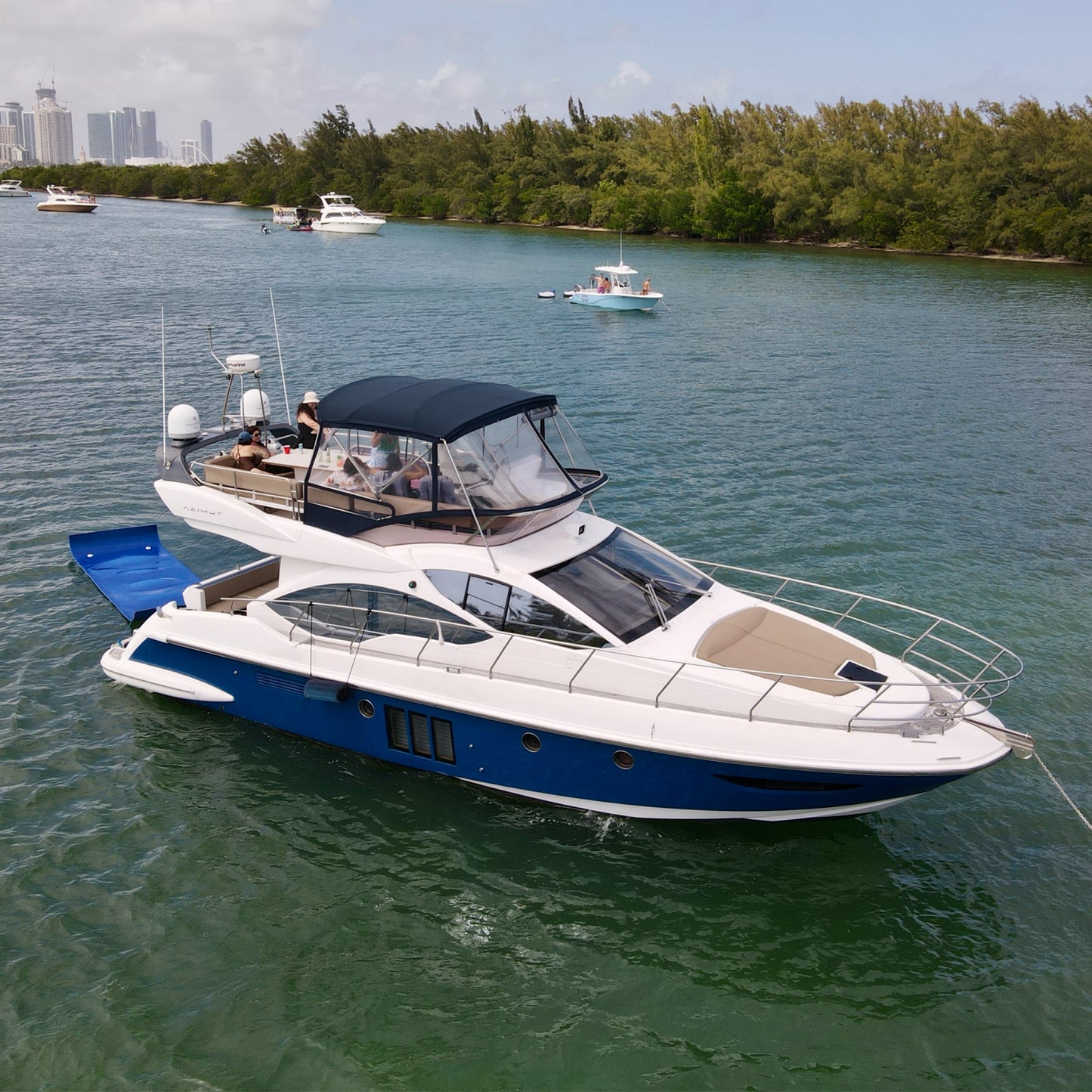 50ft Azimut