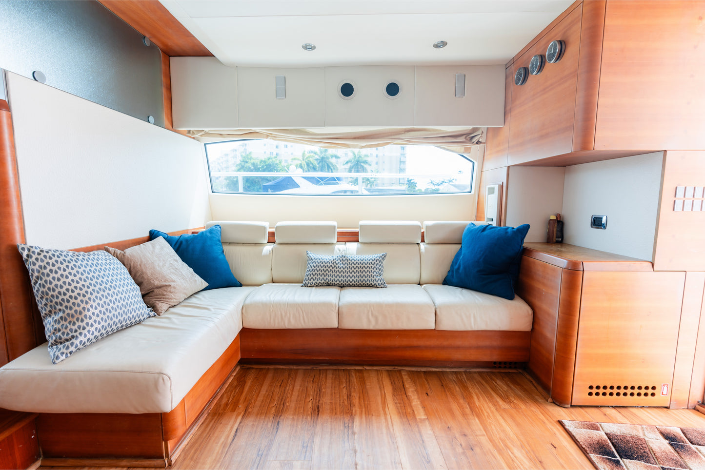 75ft Aicon with Cabana