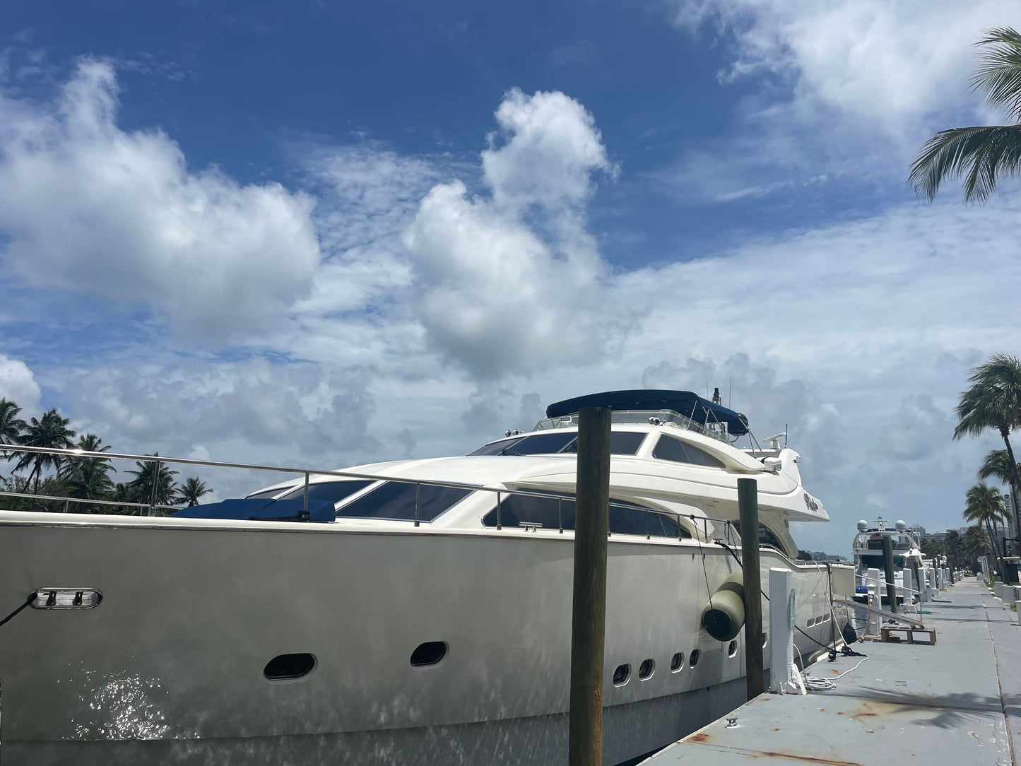 100ft Ferretti with Jacuzzi