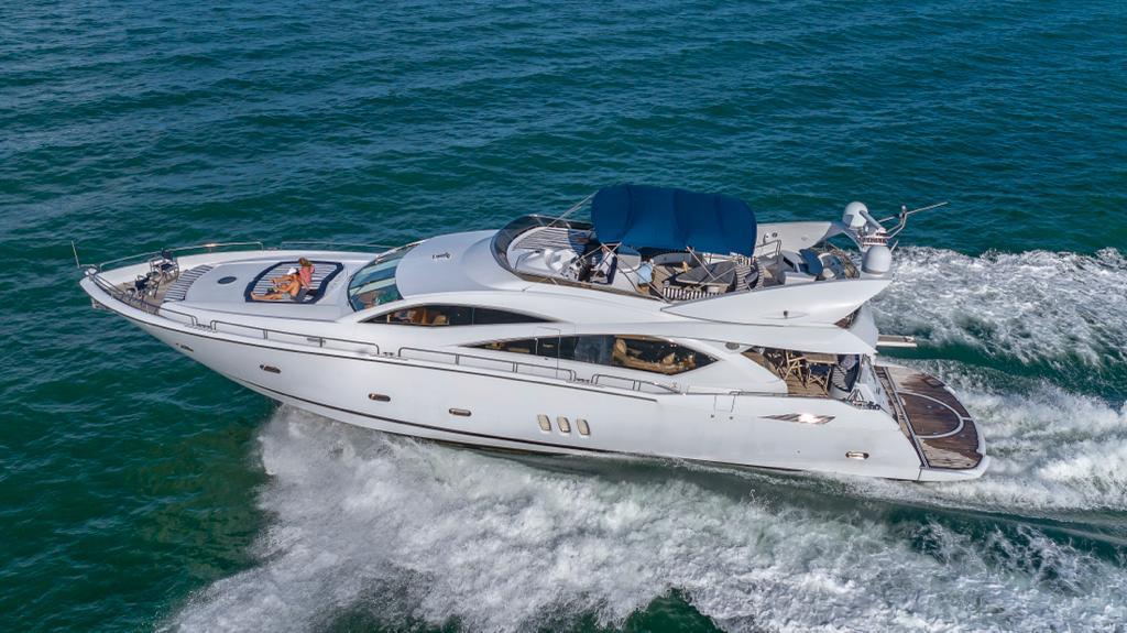 90ft Sunseeker with Jacuzzi (4)