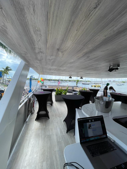 100ft Party Yacht