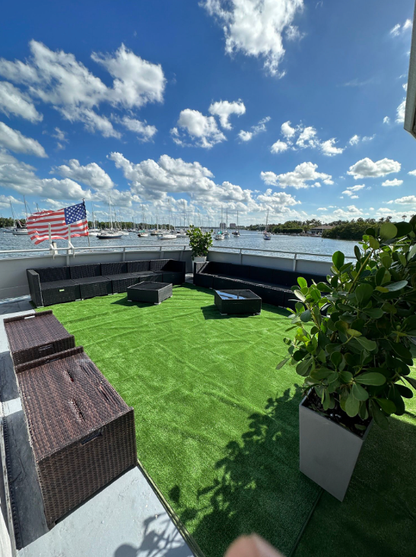 100ft Party Yacht