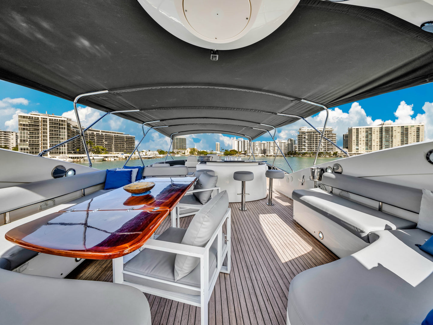 94ft Sunseeker