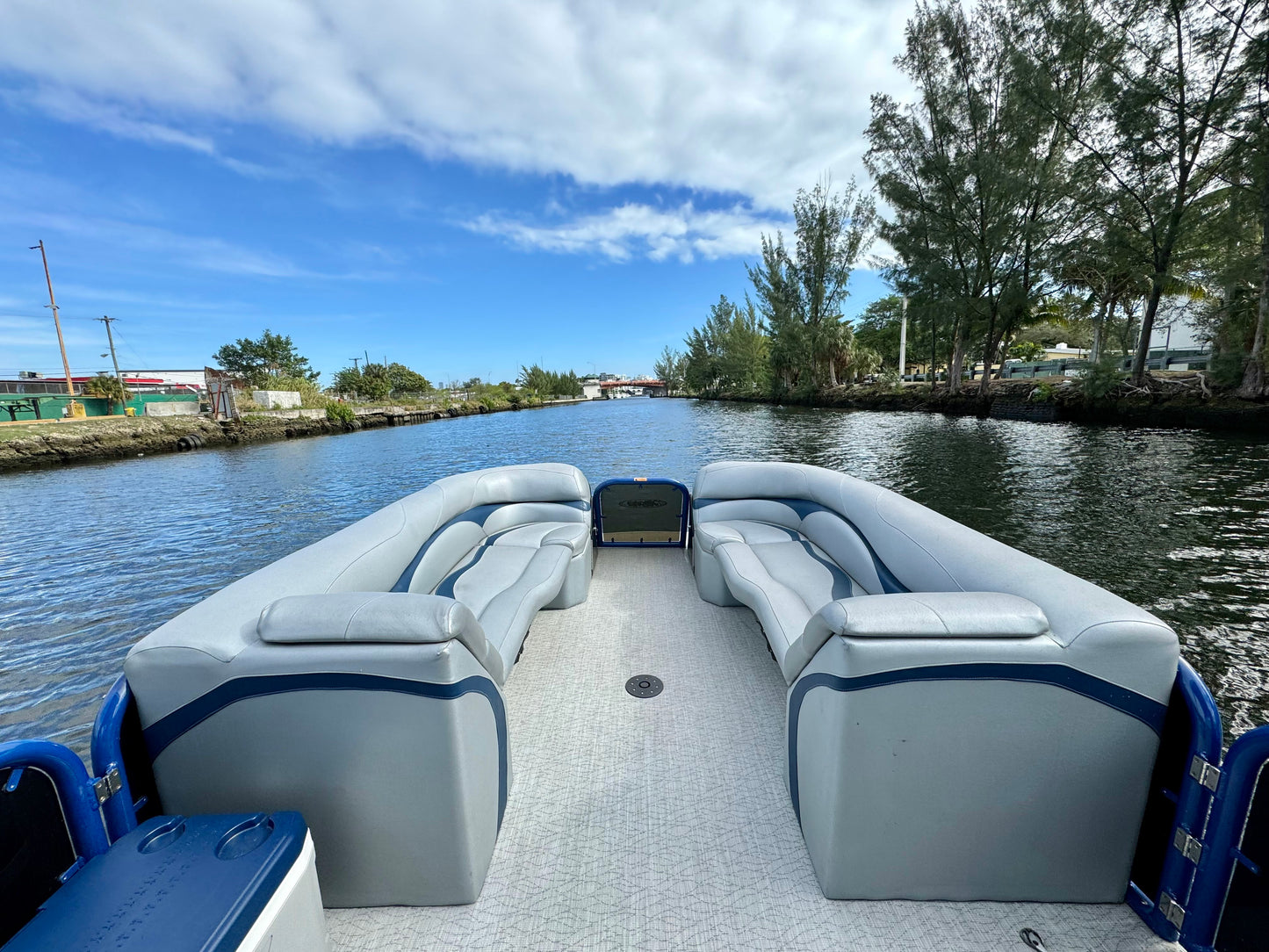 27ft Pontoon