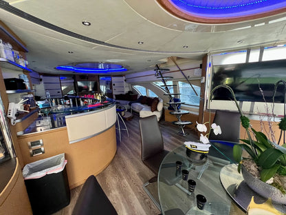 100ft Azimut with Jacuzzi, Club, & Toys