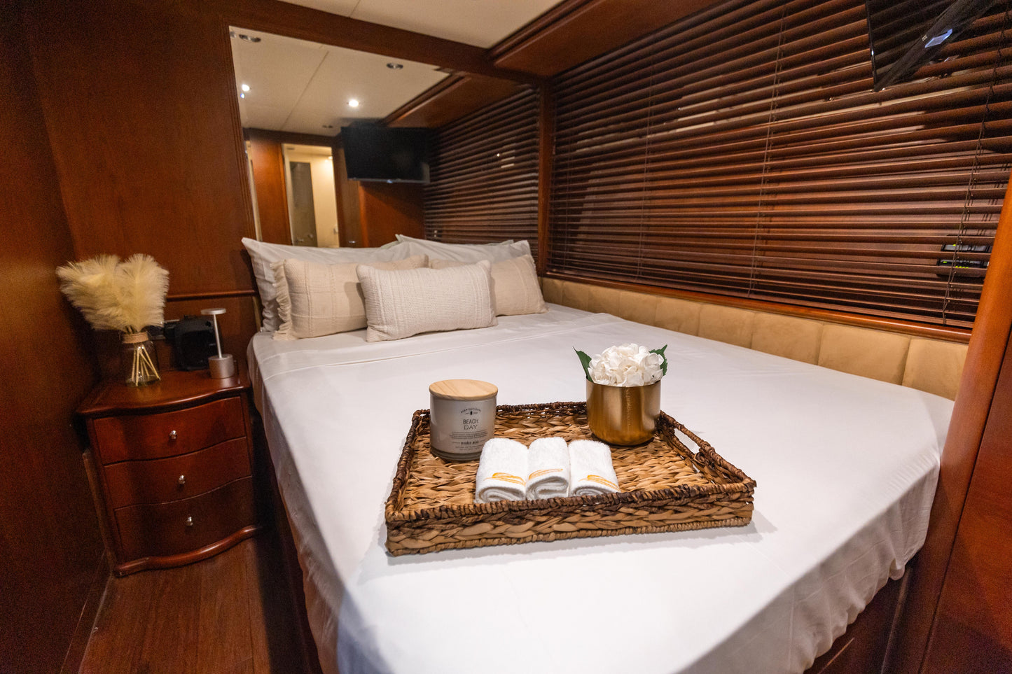 100ft Azimut with Jacuzzi (1)