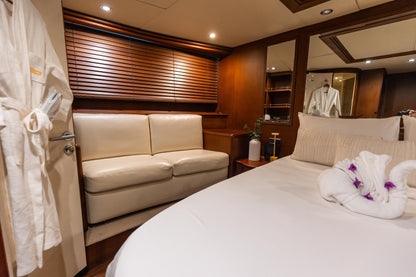 100ft Azimut with Jacuzzi (1)