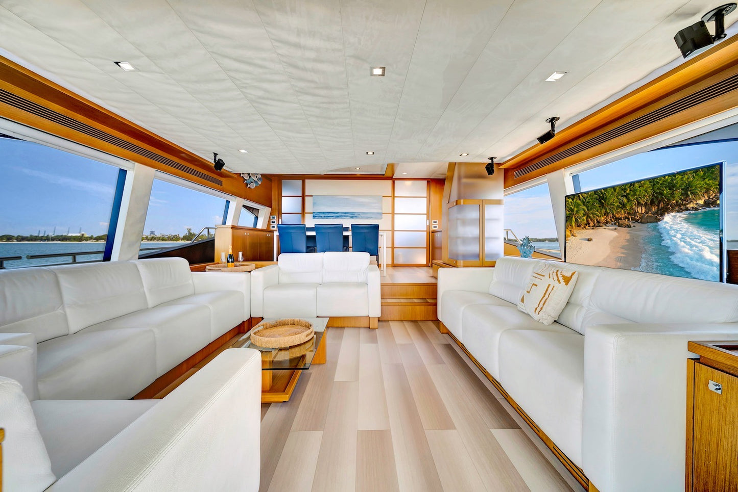 85ft Ferretti with Jacuzzi