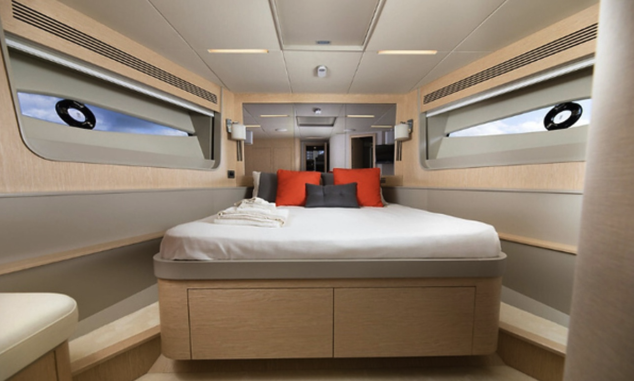 80ft Numarine with Jacuzzi